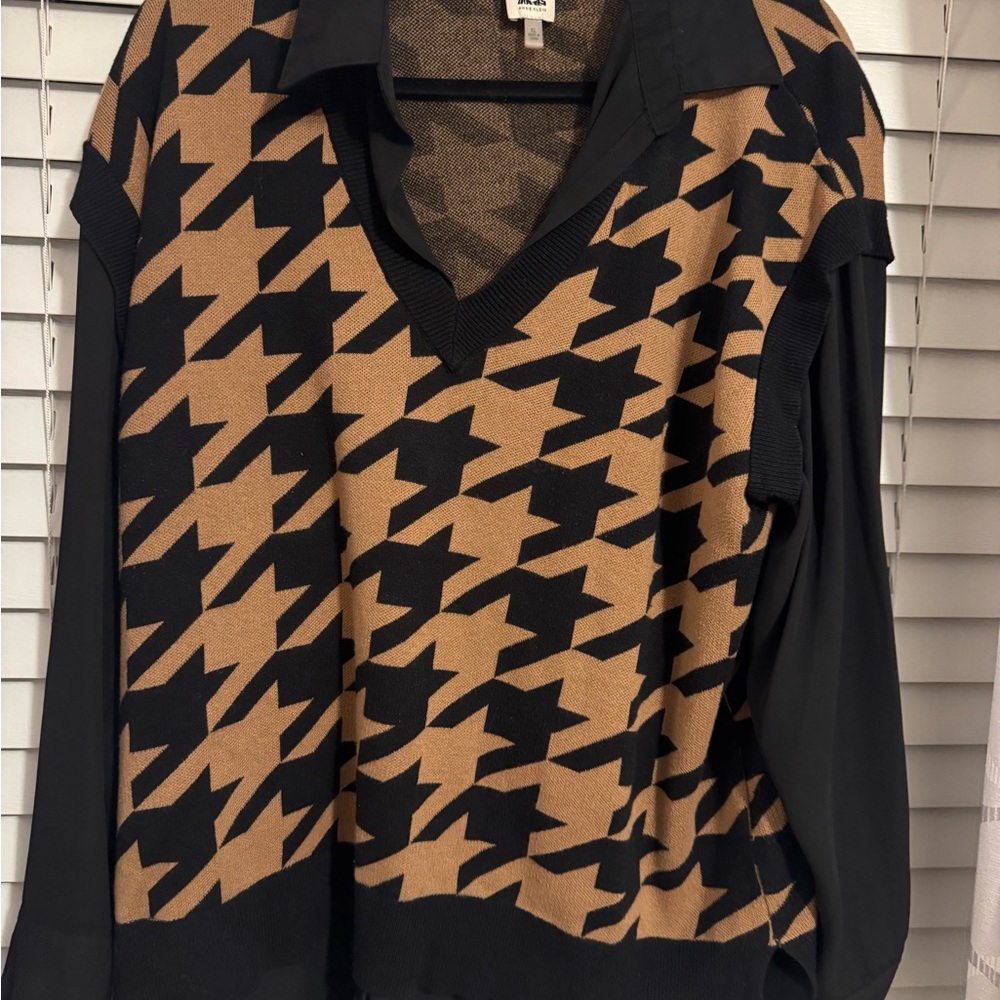 Anne Klein Black and Tan Houndstooth V-Neck Sweater